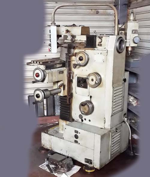 Загальний вигляд  широкоуніверсального фрезерного верстата 6А75в